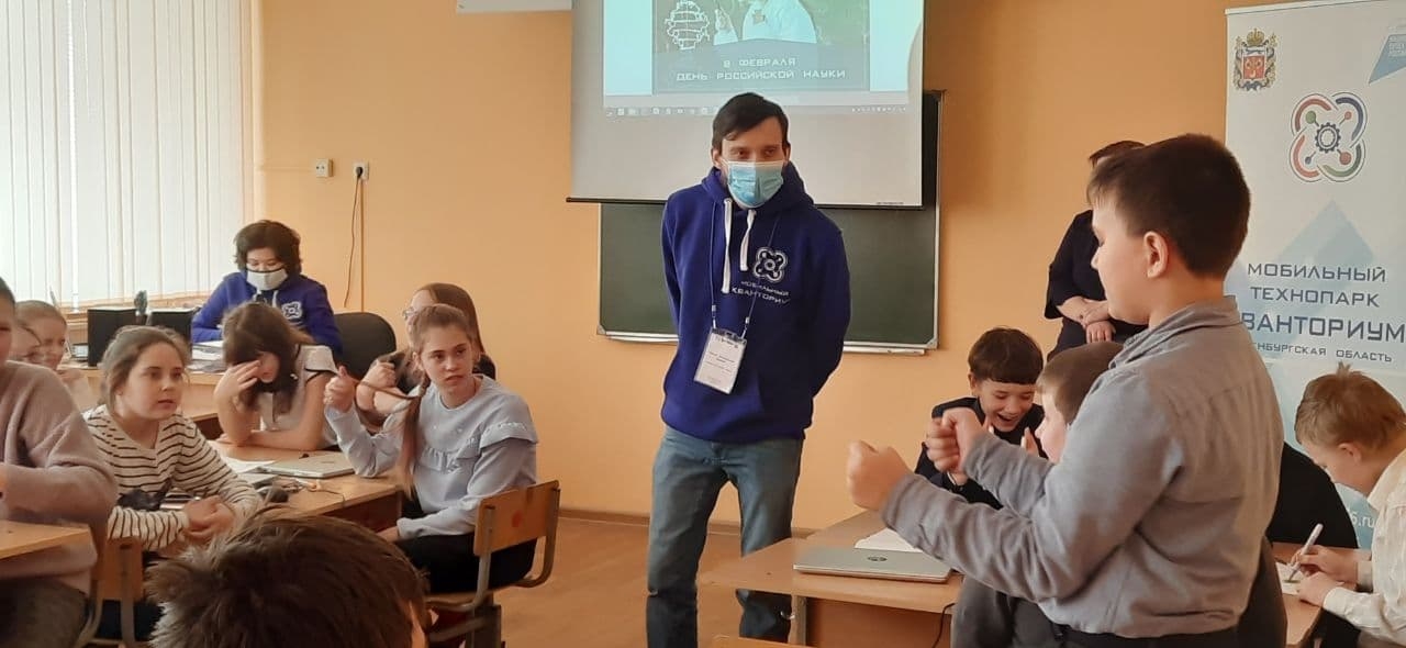 Школьники Оренбургского района знакомятся с мобильным технопарком